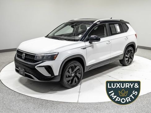 Used 2023 Volkswagen Taos SE w/ Panoramic Sunroof Package AWD/4WD image 1