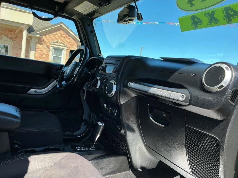 Used 2014 Jeep Wrangler Unlimited Sahara AWD/4WD image 21