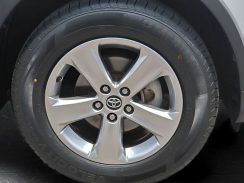 Used 2015 Toyota RAV4 XLE FWD image 10