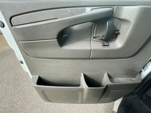 Used 2015 Chevrolet Express 3500 image 9