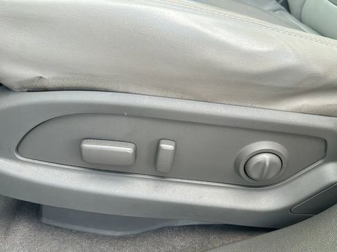 Used 2012 Chevrolet Traverse LT FWD image 19