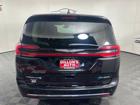 Used 2023 Chrysler Pacifica Touring-L FWD image 5