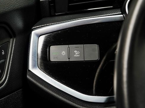 Used 2025 Audi Q3 2.0T Premium image 29