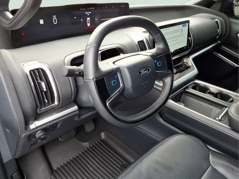 Used 2025 Ford Expedition Max Platinum w/ Stealth Appearance Package AWD/4WD image 18