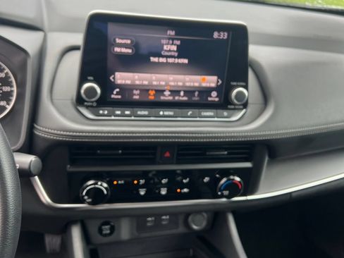 Used 2024 Nissan Rogue S AWD/4WD image 29