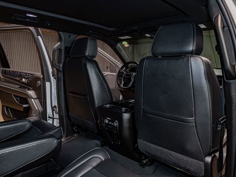 Used 2022 GMC Yukon XL Denali image 25