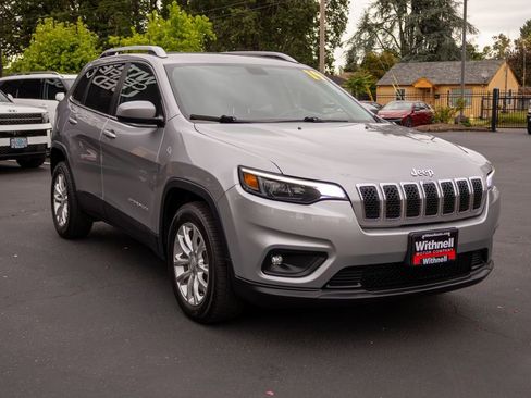 Used 2019 Jeep Cherokee Latitude w/ Cold Weather Group FWD image 5
