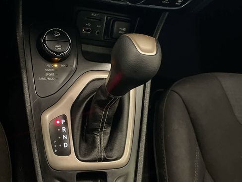 Used 2017 Jeep Cherokee Latitude w/ Safety/Convenience Group image 20