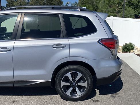 Used 2017 Subaru Forester 2.5i Limited w/ Popular Package #2 AWD/4WD image 4