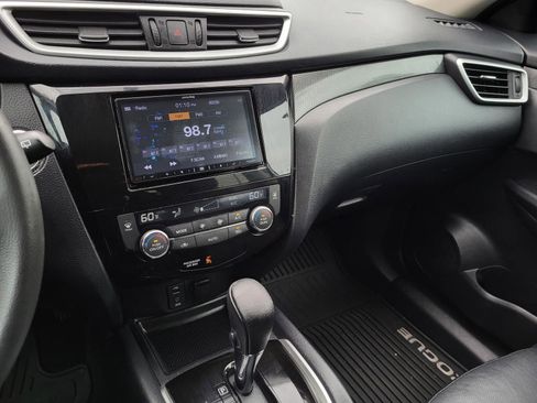 Used 2016 Nissan Rogue SL FWD image 22