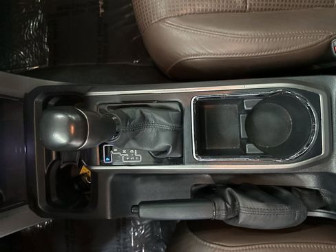 Used 2017 Toyota Tacoma Limited image 19