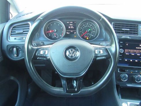 Used 2019 Volkswagen Golf SE image 29
