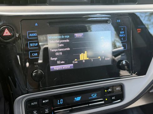 Used 2018 Toyota Corolla LE FWD image 28