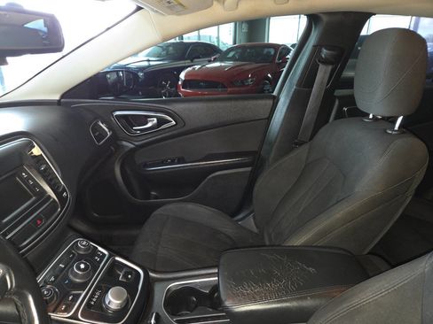 Used 2015 Chrysler 200 Limited w/ Convenience Group FWD image 16