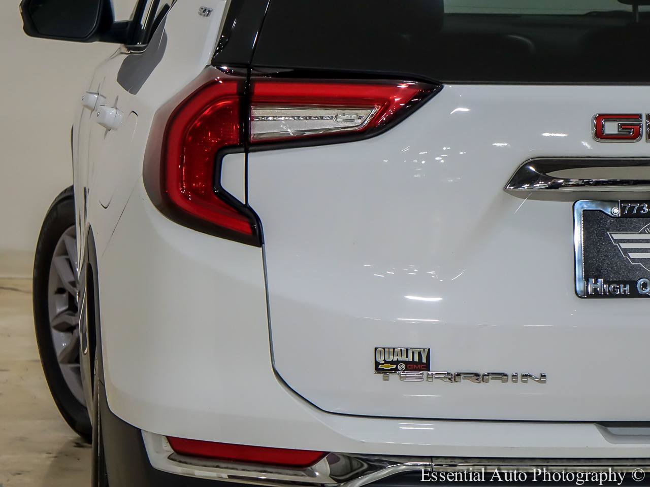 Used 2023 GMC Terrain SLT w/ Tech Package AWD/4WD image 8