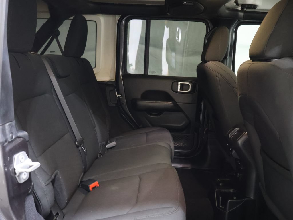 Used 2021 Jeep Wrangler Unlimited Sahara AWD/4WD image 13