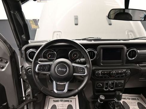 Used 2021 Jeep Wrangler Unlimited Sahara AWD/4WD image 16