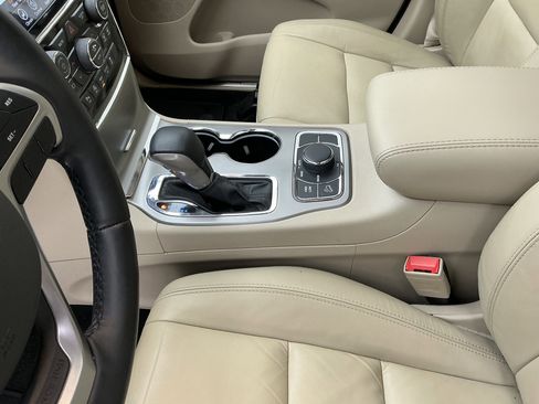 Used 2021 Jeep Grand Cherokee Limited w/ Trailer Tow Group IV image 14