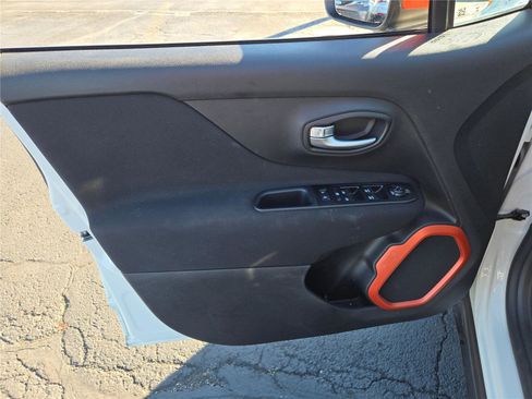 Certified 2020 Jeep Renegade Latitude image 22