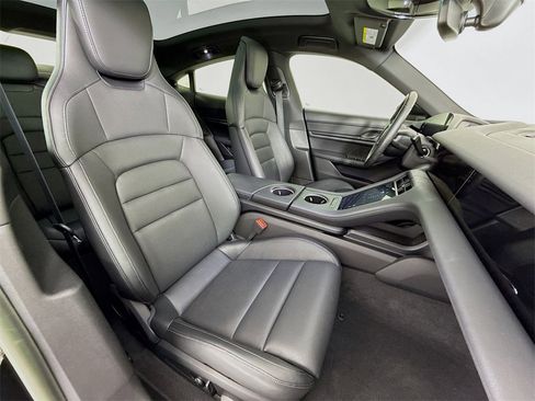 Used 2022 Porsche Taycan image 29