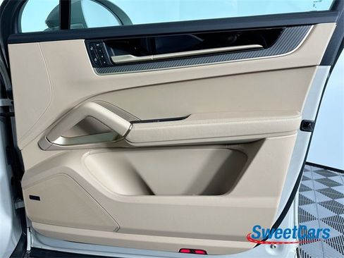 Used 2025 Porsche Cayenne Turbo image 46