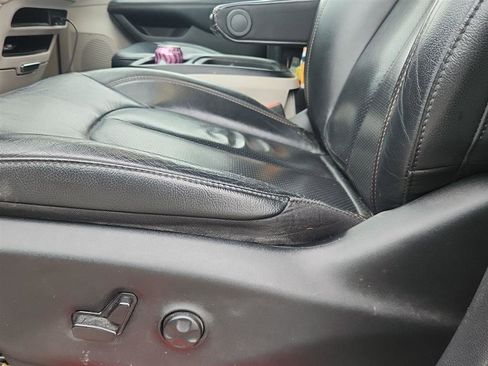 Used 2020 Chrysler Pacifica Touring-L image 12