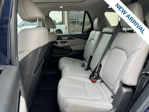 Used 2025 Honda Pilot Touring image 16