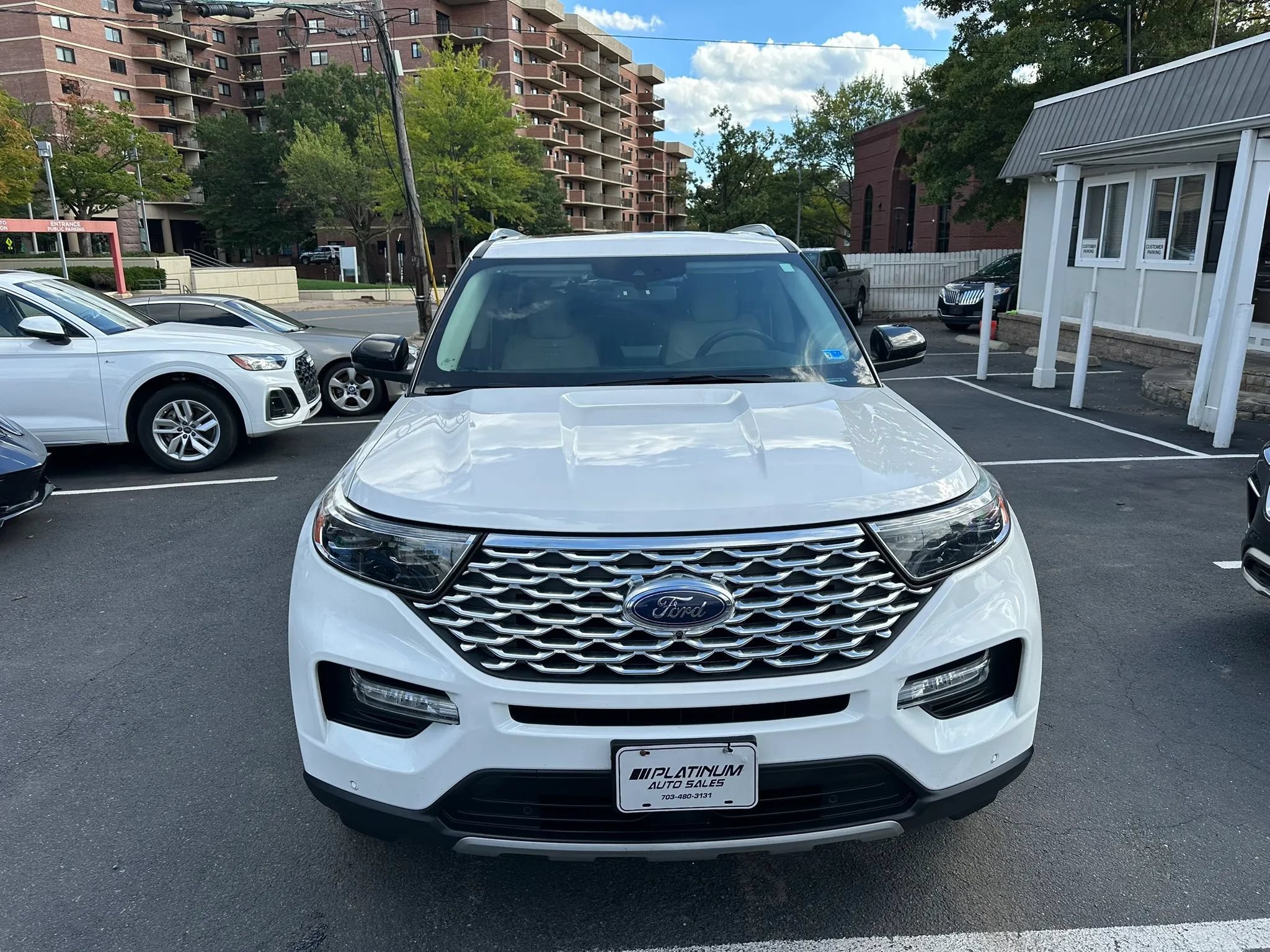 Used 2023 Ford Explorer Platinum w/ Technology Package AWD/4WD image 3