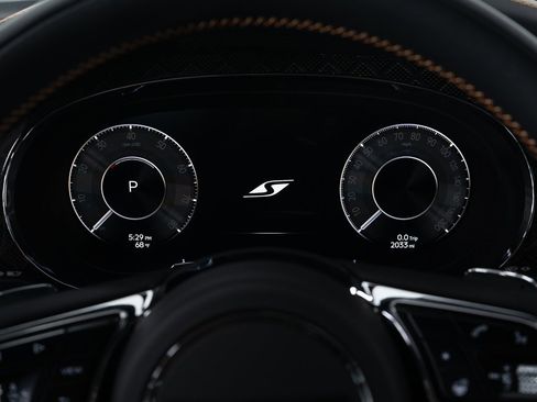 Certified 2025 Bentley Bentayga image 32