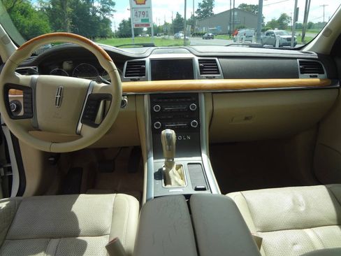 Used 2010 Lincoln MKS AWD image 11