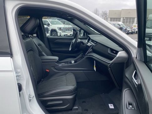 New 2025 Jeep Grand Cherokee Altitude image 28