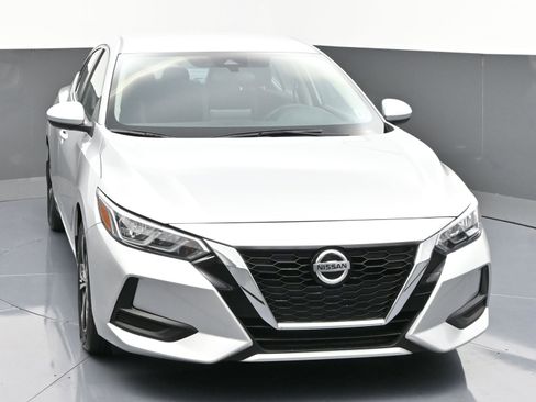 Used 2022 Nissan Sentra SV image 2