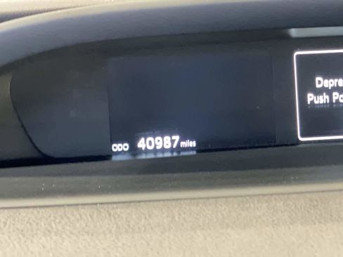 Used 2021 Toyota Prius LE image 15