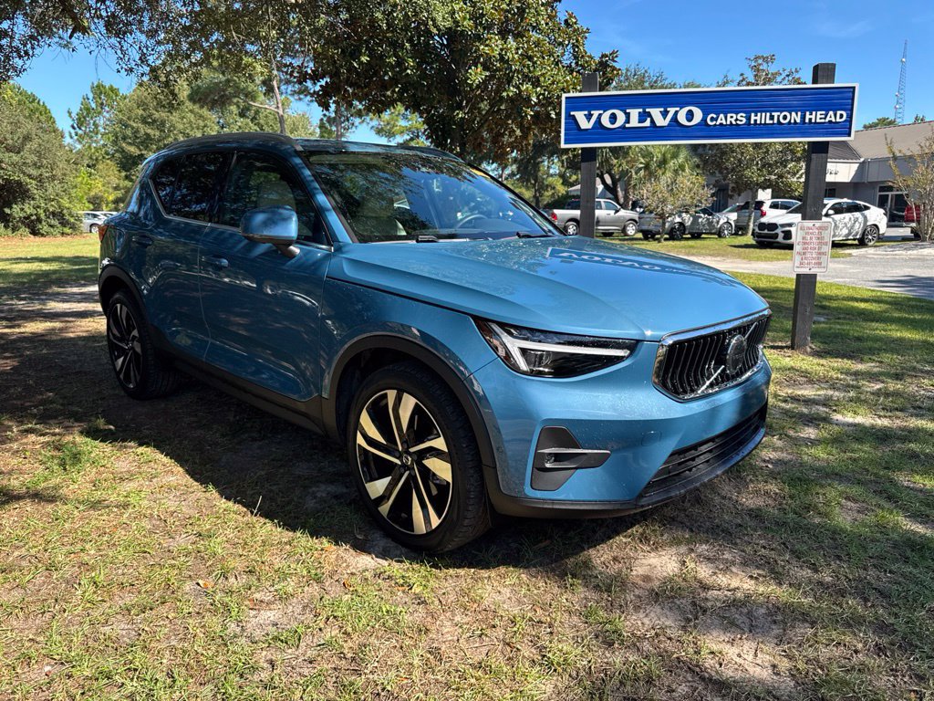 Used 2024 Volvo XC40 B5 Plus w/ Climate Package AWD/4WD image 1