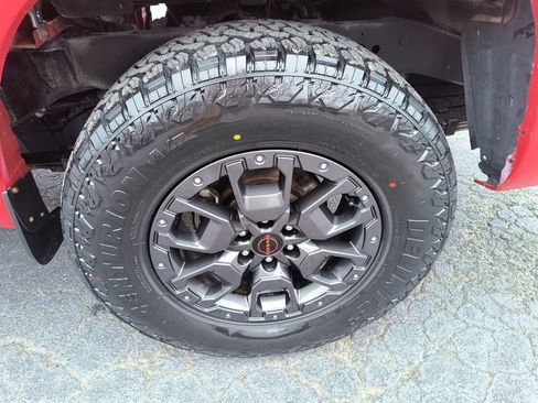 Used 2022 Nissan Frontier SV AWD/4WD image 10
