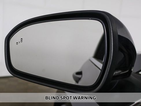 Used 2020 Ford Fusion SE image 3