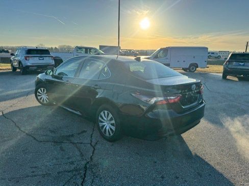 Used 2022 Toyota Camry LE image 7