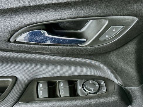 Used 2023 Chevrolet Equinox RS FWD image 39