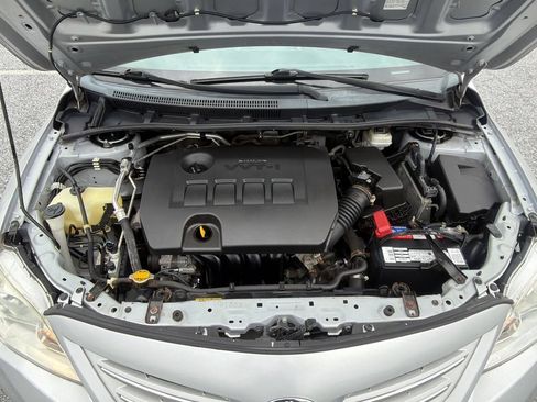 Used 2013 Toyota Corolla LE FWD image 25