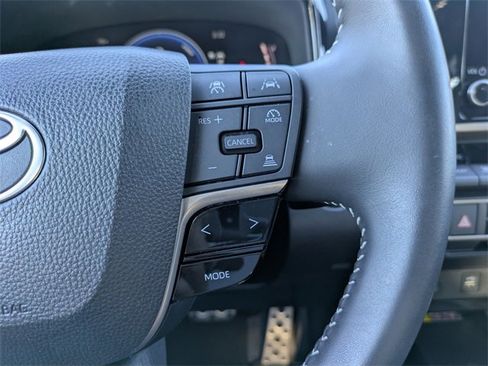 Used 2025 Toyota Camry SE image 23