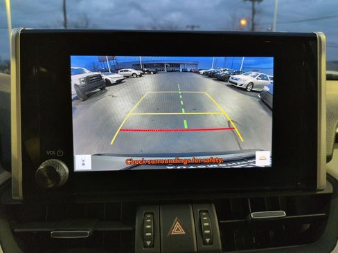 Used 2023 Toyota RAV4 XLE Premium image 20