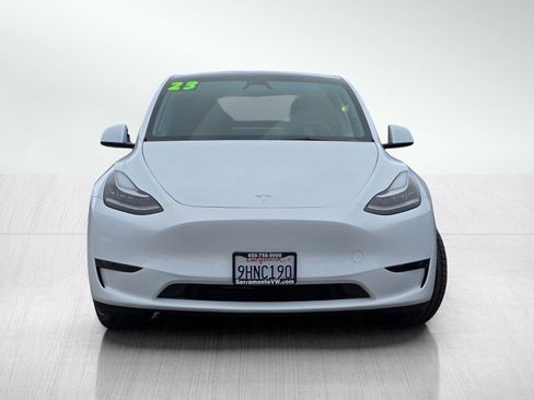 Used 2023 Tesla Model Y Long Range AWD/4WD image 2