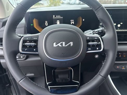 New 2026 Kia Carnival EX FWD image 17