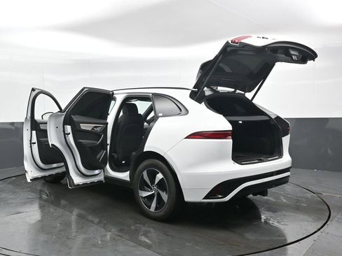 Used 2024 Jaguar F-PACE R-Dynamic S image 53