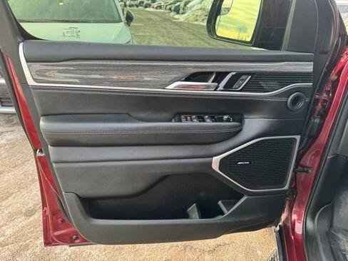 Used 2022 Jeep Wagoneer Series II image 13