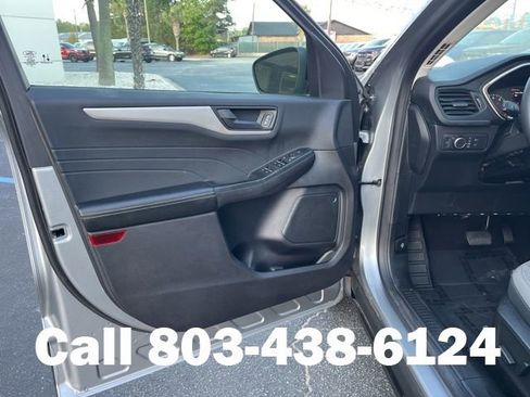 Used 2022 Ford Escape SE w/ SE Sport Appearance Package FWD image 4