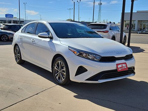 Used 2024 Kia Forte LXS image 4