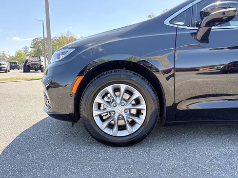 New 2026 Chrysler Pacifica Limited w/ Trailer Tow Group image 10