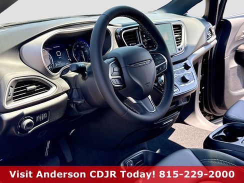 New 2027 Chrysler Pacifica LX FWD image 4