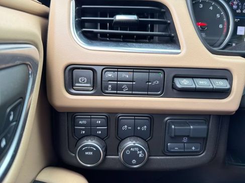 Used 2021 Chevrolet Suburban Premier w/ Premium Package AWD/4WD image 23
